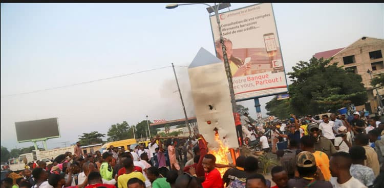 Monolith torched in Congo after mysterious appearance