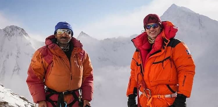 Qureshi apprises Iceland counterpart of steps to rescue missing K2 climber