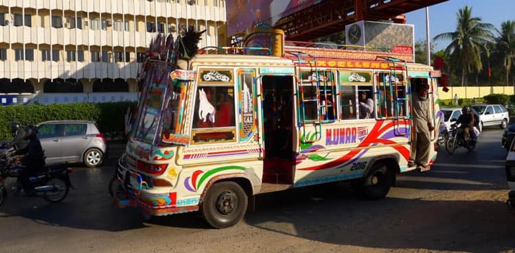 Sindh govt orders action against stations providing CNG to public transport