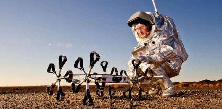 Tiny water-tracker aims to rove the Moon