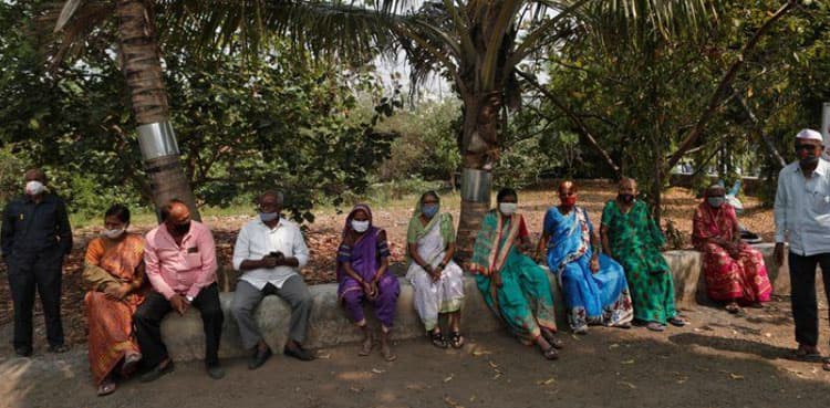 India pushes ahead with coronavirus vaccination drive to head off new surge