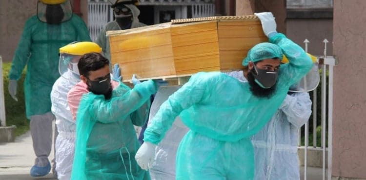 Pakistan registers highest COVID death toll in a single day since June last year