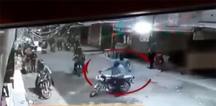 Citizens foil motorcycle snatching bid in Karachi, one arrested