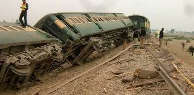 One dead, 30 injured as passenger train derails near Rohri