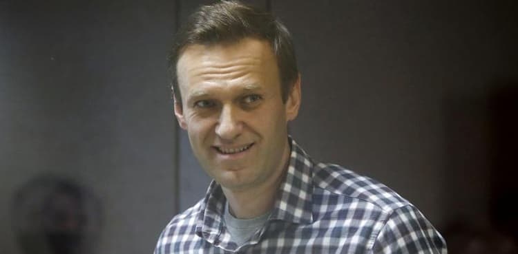 Jailed Kremlin critic Navalny launches hunger strike in bid for medical care