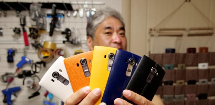 WATCH: This 'phone maniac' won't give up his LG smartphones