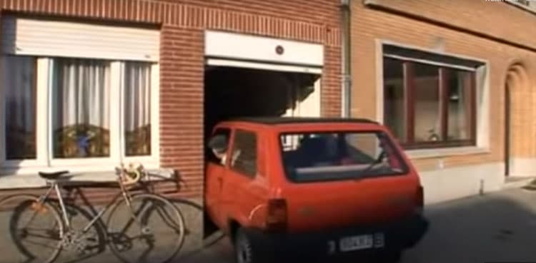 WATCH: Elderly man parks in garage just 6cm wider than his car