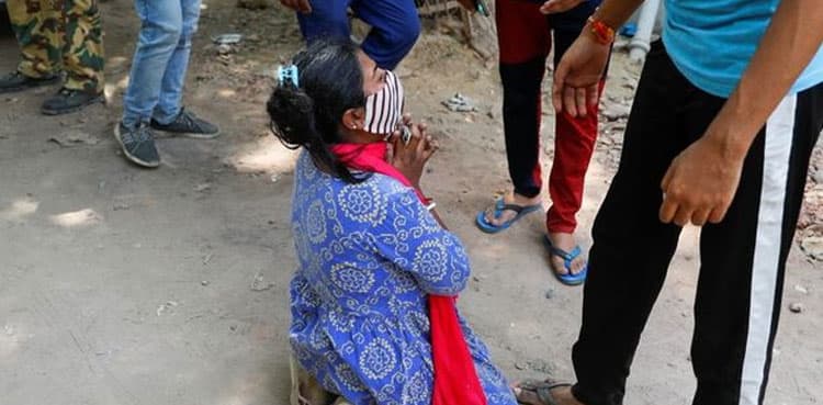 A desperate search for oxygen in Delhi ends in grief
