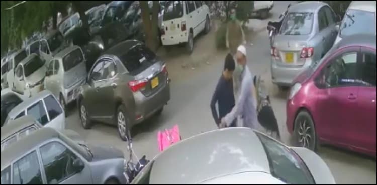 Video shows Karachi family looted in broad daylight outside shopping mall