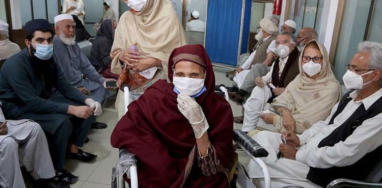 Pakistan opens walk-in vaccination for citizens above 65