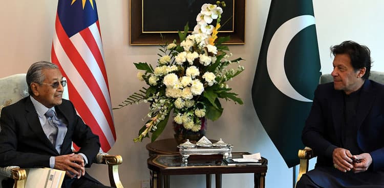 PM Imran, Mahathir discuss grave situation in Palestine