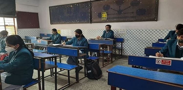KP govt tightens noose around ghost teachers