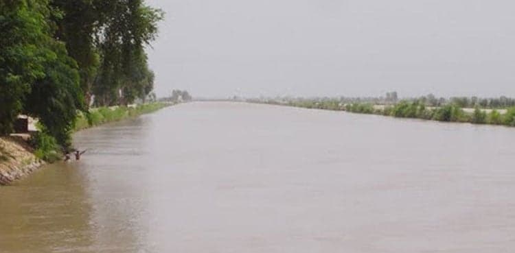 11 killed as van plunges into canal in Sheikhupura