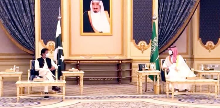 PM arrives in Jeddah, holds talks with Saudi crown prince