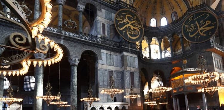 Turkey still sees 30 mln tourists in 2021 if lockdown succeeds