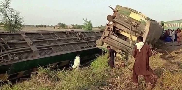 Clamp of Millat Express bogie no 10 was broken, reveals eyewitness