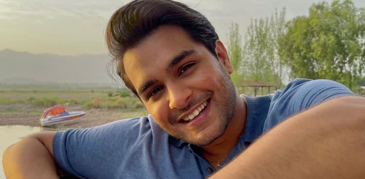 Asim Azhar wows fans with mesmerising cover of 'Chand Chhupa'