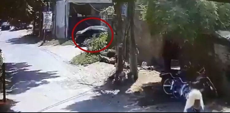 Lahore blast: CCTV footage shows man parking car that 'exploded'  
