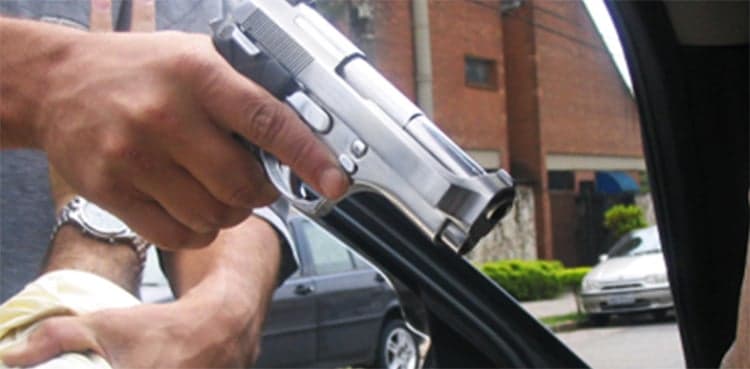 Man robbed of Rs13mn at Islamabad traffic signal