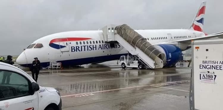 British Airways plane collapses at Heathrow airport