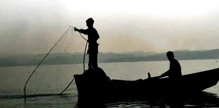 Fishermen drink toxic liquor caught in fishing net, two die