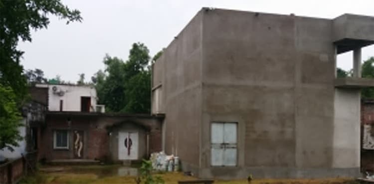 Youngster kills four family members before burying them in water tank     
