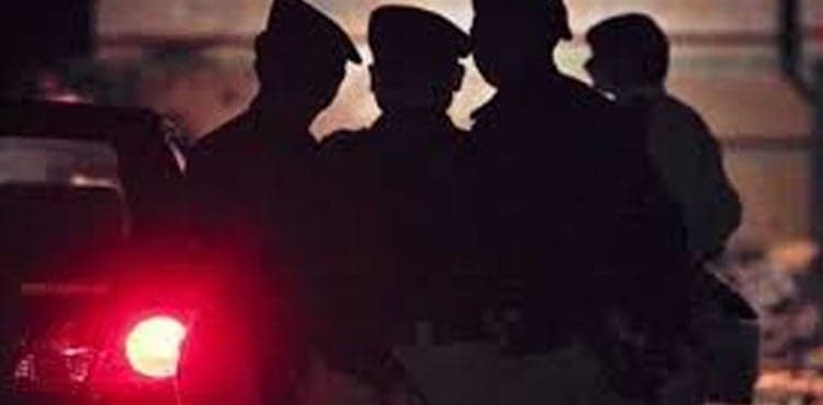 Residents blame policemen for killing Karachi citizen in fake encounter