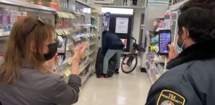 Mugger shoplifts with security filming in plain sight, video stuns netizen