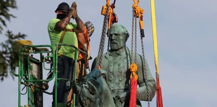 Charlottesville removes Confederate statue at center of deadly 2017 protest