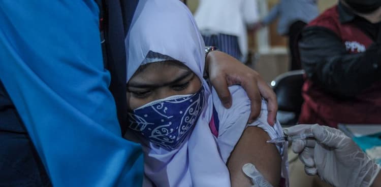 'COVID vaccines help Jakarta reach herd immunity