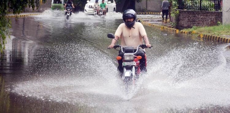 Lahore weather turns pleasant as city receives light rain