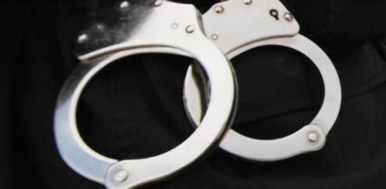Robber caught red-handed in Karachi