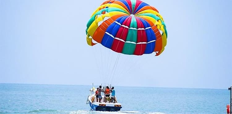 Sindh govt plans jet skiing, parasailing facilities at Karachi beaches      ‎