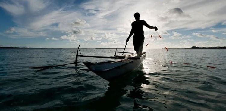Pakistani fishermen released from Indian jail, reach Karachi