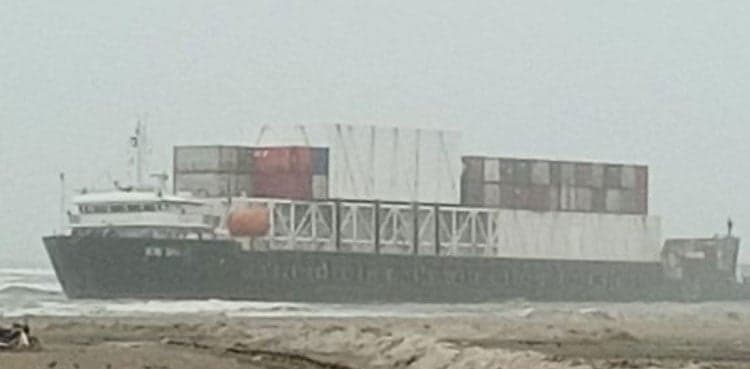 Two ships experience faults at Port Qasim navigation channel: PM aide