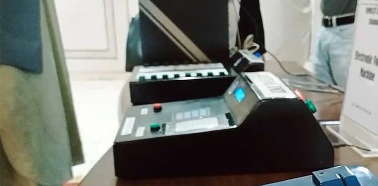 ECP panel holds consultation with govt on EVMs
