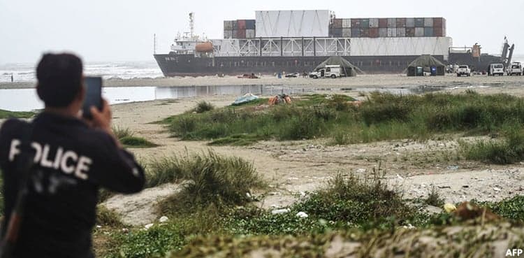 Stranded vessel's salvage operation put off to next month