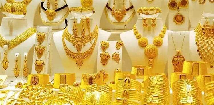 Gold prices go up in domestic market, decline globally
