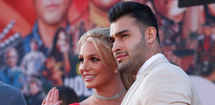 Britney Spears announces engagement to boyfriend Sam Asghari