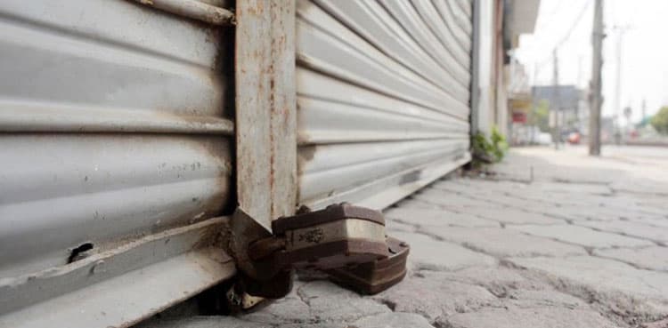 Traders reject early closure of businesses