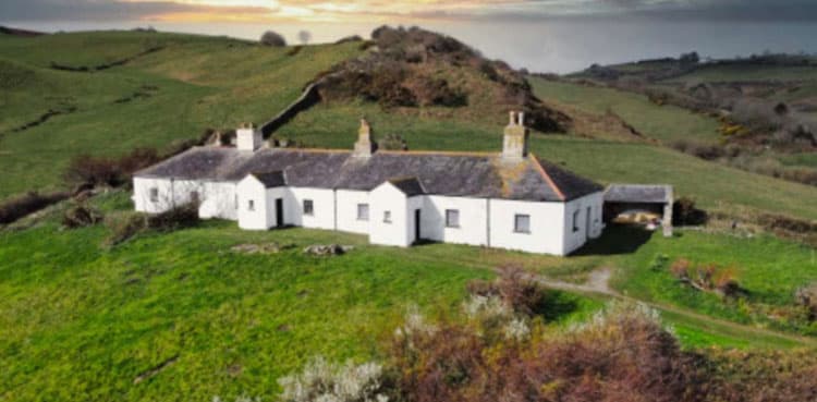 UK house with no electricity, freshwater, internet goes on sale for £550,000!!