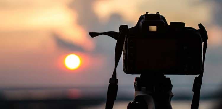 Hungry photographer deletes all wedding photos after being denied food