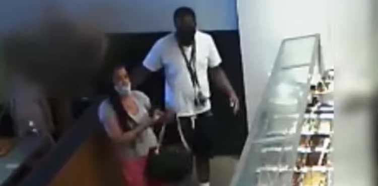Woman orders food from restaurant at gunpoint, clip goes viral