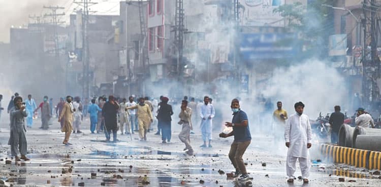 Four policemen martyred as banned outfit resumes Islamabad march