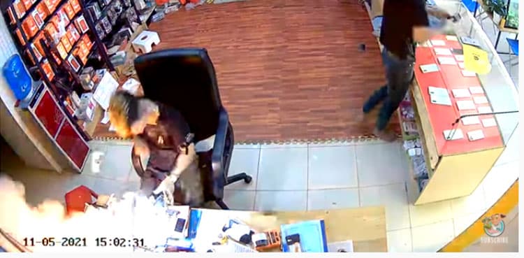Viral video: Mobile phone explodes during repair
