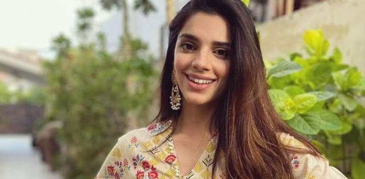 Sanam Saeed's latest pictures go viral