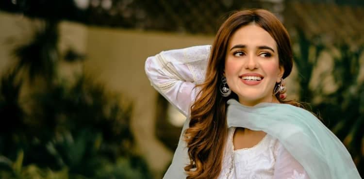 Sumbul Iqbal Khan's latest pictures go viral