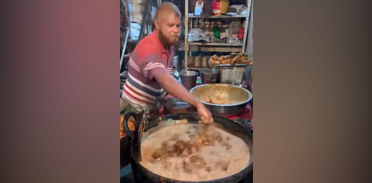 Viral video: Man uses hands to take out chicken from boiling oil