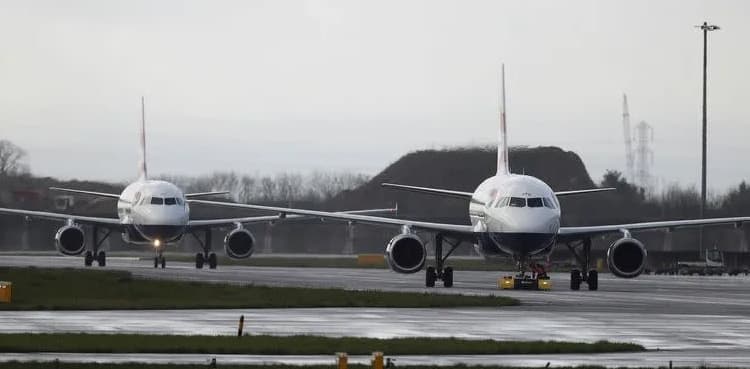 UK to drop COVID test demand for vaccinated travellers