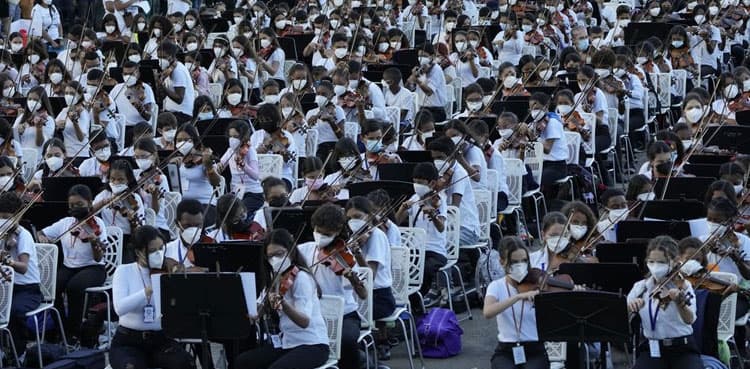 Venezuela claims Guinness World Record for largest orchestra